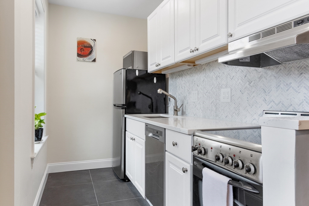 431 Shawmut Avenue, Unit PH Boston, MA 02118 - Photo 6 of 27 a kitchen with stainless steel appliances granite countertop a refrigerator and a stove