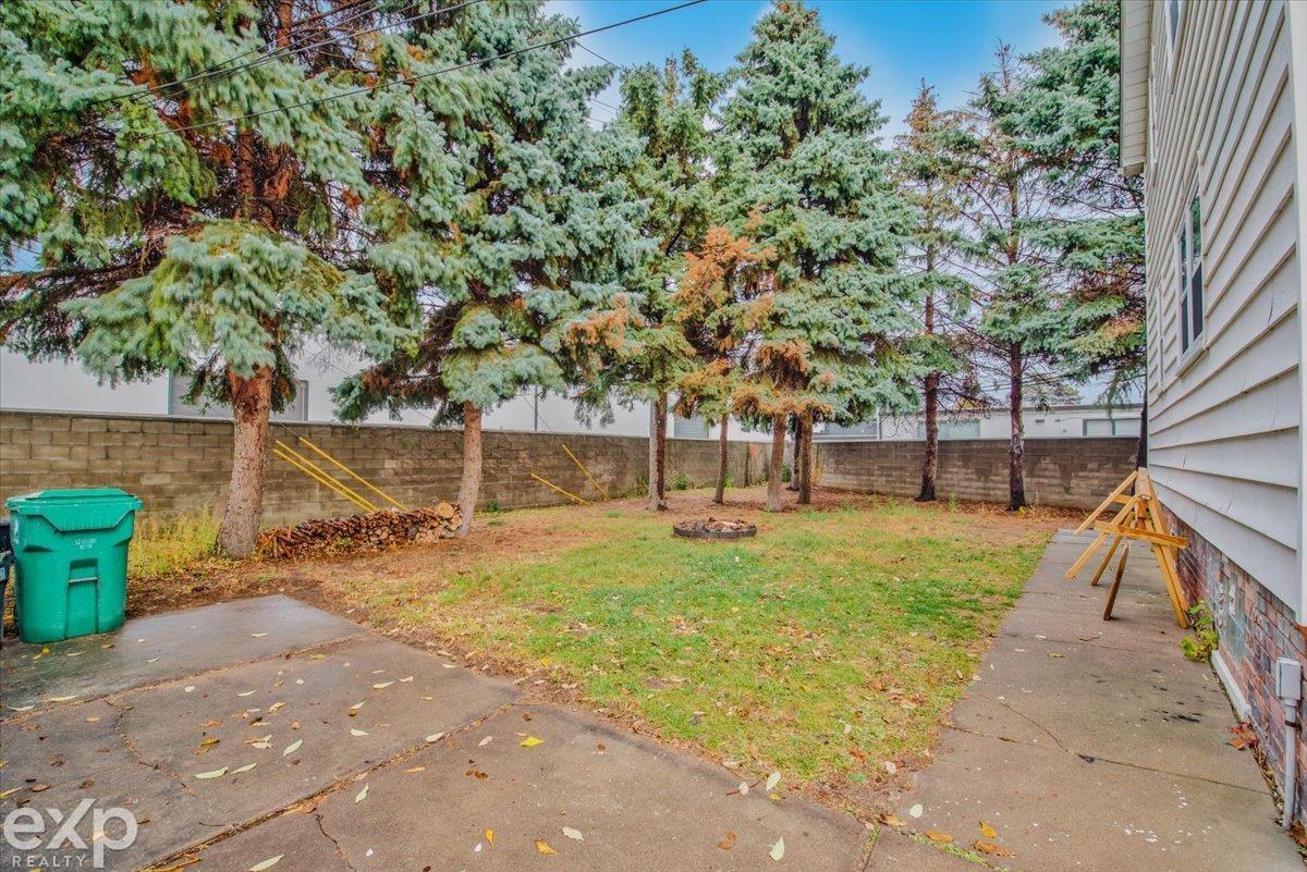 16157 Stephens Eastpointe, MI 48021 - Photo 6 of 32 Gallery Image 6