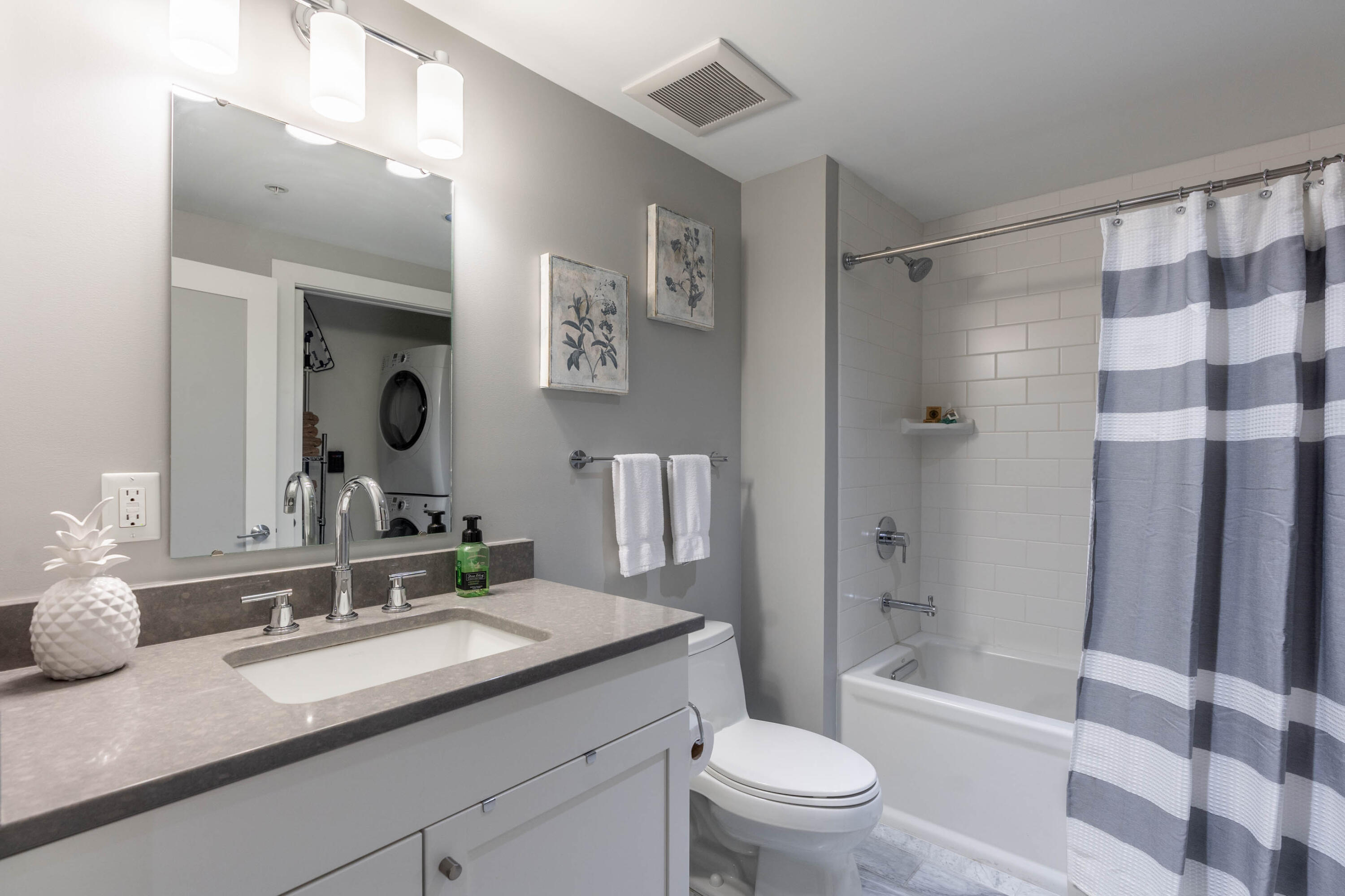 7 Maple Street, Unit 612 Portland, ME 04101 - Photo 12 of 16 Hall Bath