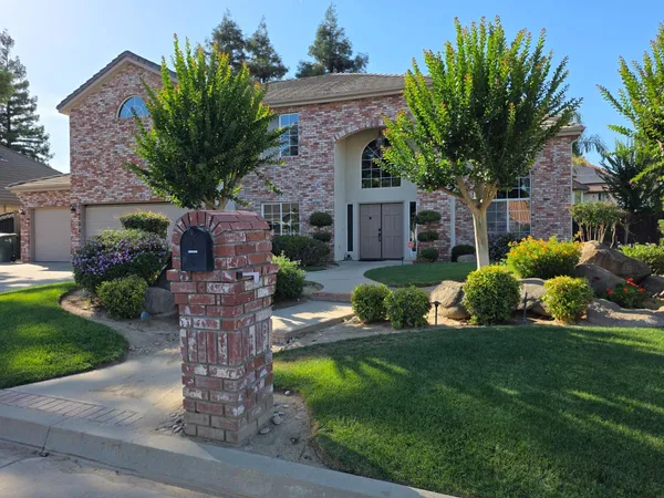 $869,900 | 4950 West Minarets Avenue, Fresno, CA 93722