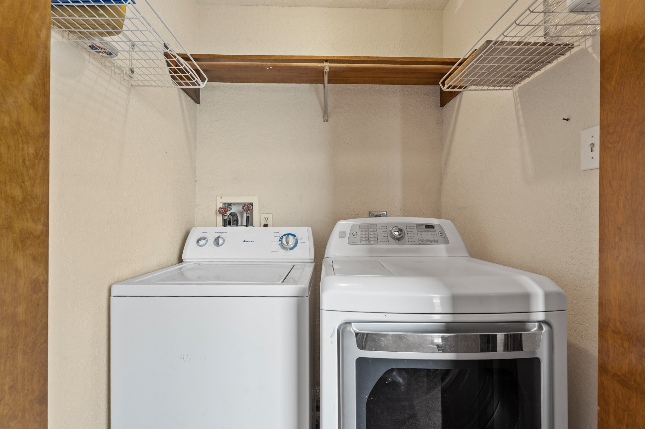 13803 Norris Road Rosharon, TX 77583 - Photo 13 of 20 a utility room with dryer and washer
