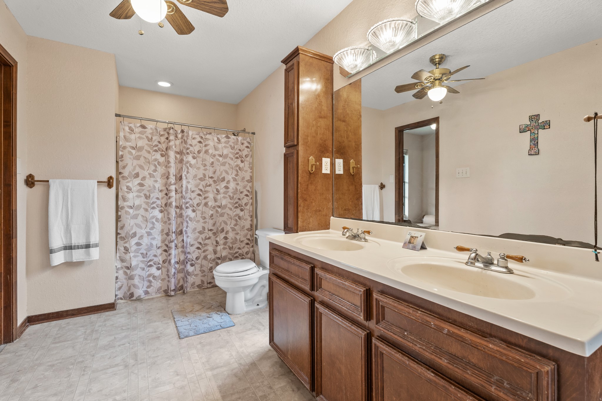 13803 Norris Road Rosharon, TX 77583 - Photo 10 of 20 a spacious bathroom with a double vanity sink toilet and a mirror