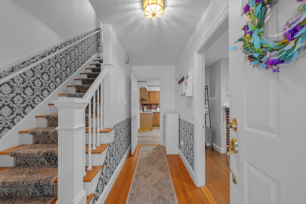 71 Morningside Road Worcester, MA 01602 - Photo 4 of 42 a view of entryway with a front door