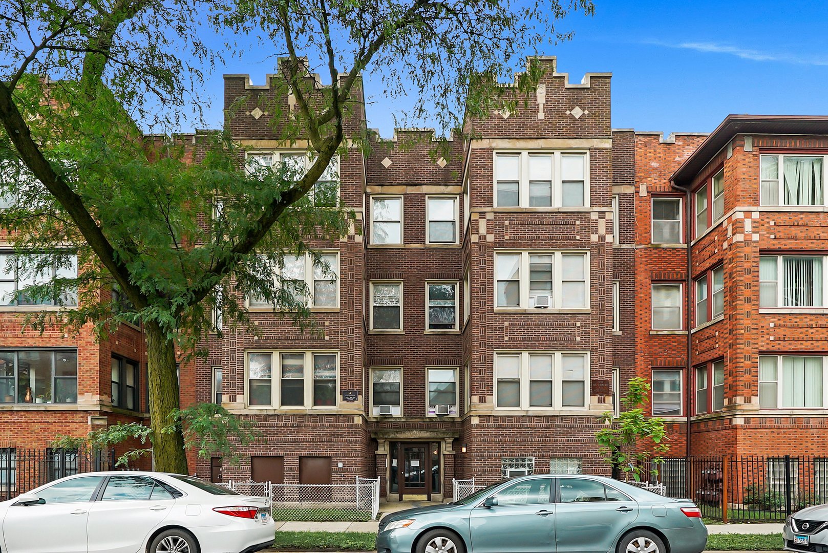 7220 South Yates Boulevard Chicago, IL 60649 - Photo 2 of 14