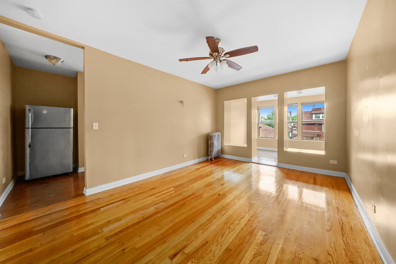 7220 South Yates Boulevard Chicago, IL 60649 - Photo 3 of 14