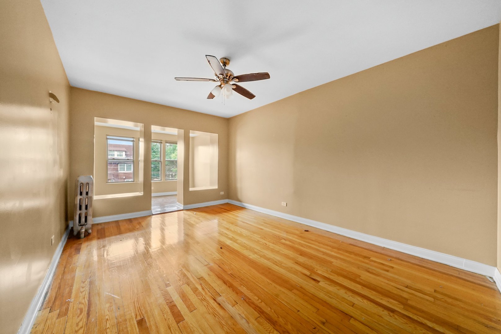 7220 South Yates Boulevard Chicago, IL 60649 - Photo 4 of 14