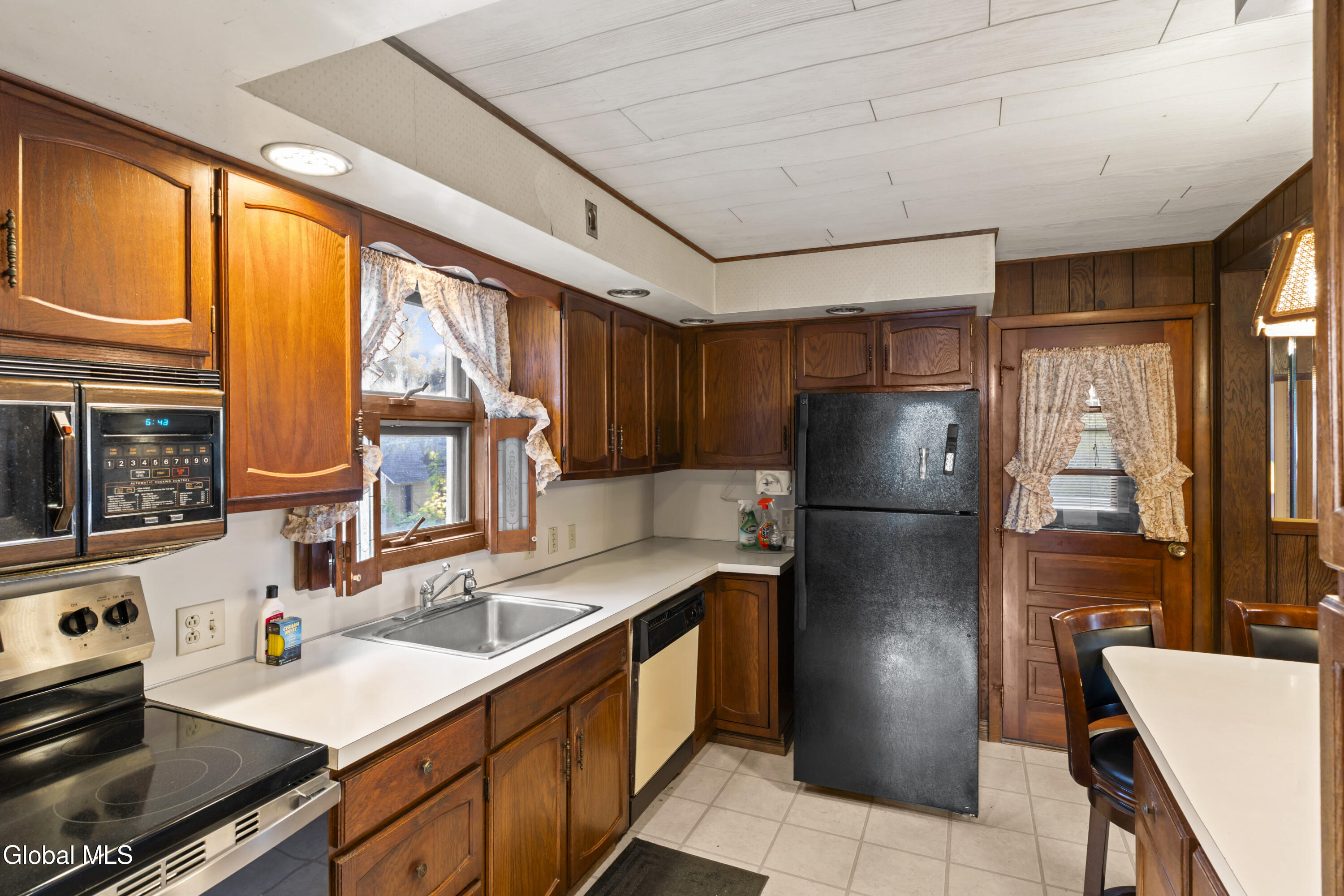 1925 Avenue B Schenectady, NY 12308 - Photo 8 of 22 DSC03631