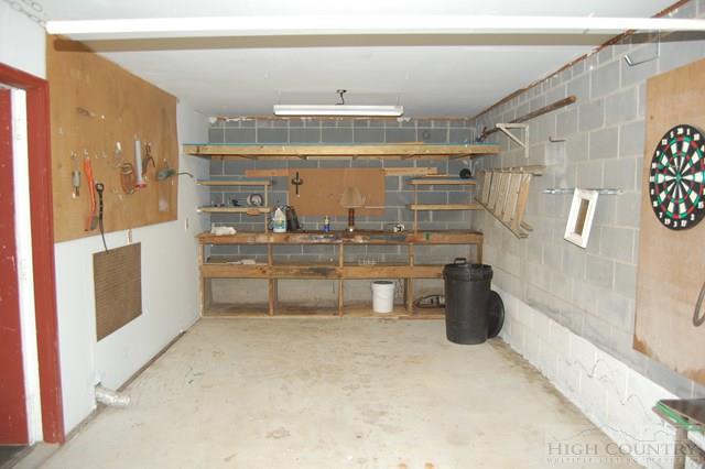 934 Goose Hollow Road Newland, NC 28657 - Photo 4 of 12 Gallery Image 4