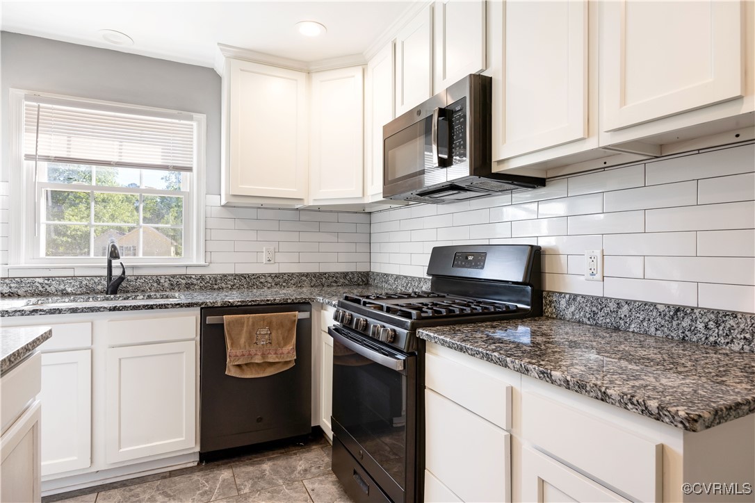204 Pine Street Jarratt, VA 23867 - Photo 8 of 25 Kitchen with decorative backsplash, white cabinets