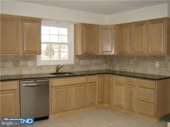 711 Columbus Road Burlington, NJ 08016 - Photo 4 of 12 Kitchen