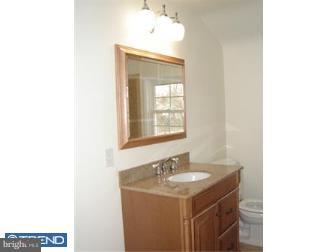711 Columbus Road Burlington, NJ 08016 - Photo 7 of 12 Bathroom