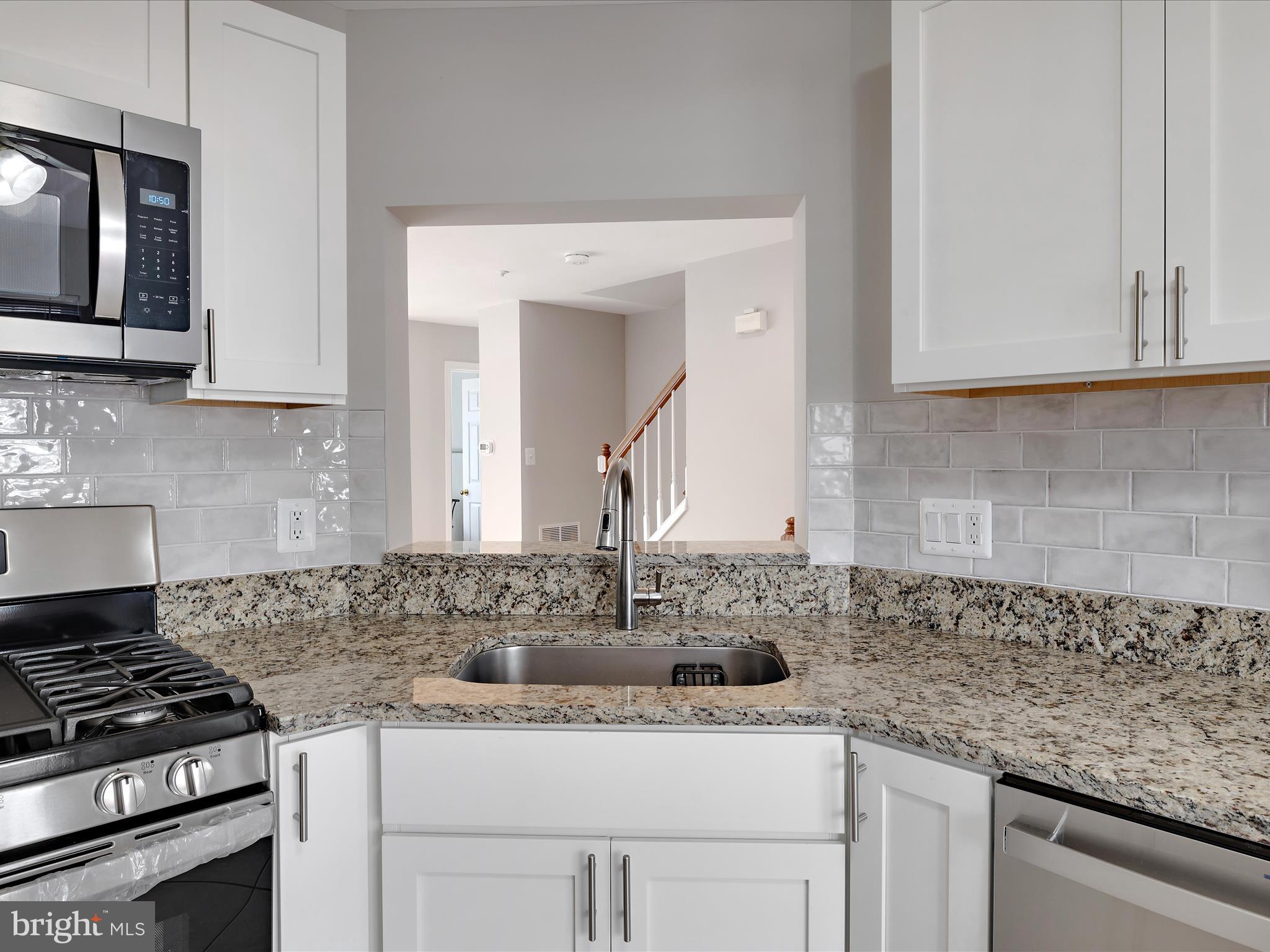 646 Howards Loop Annapolis, MD 21401 - Photo 11 of 32 Kitchen