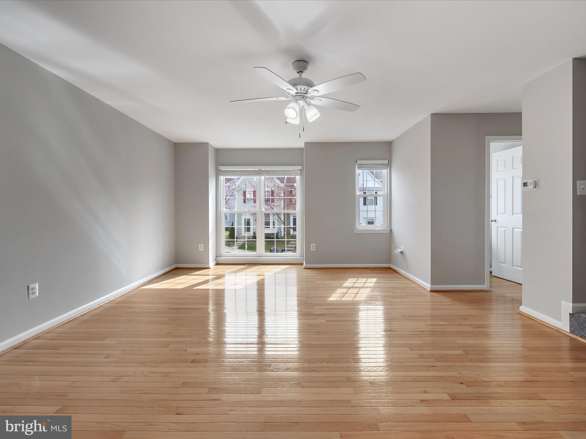 646 Howards Loop Annapolis, MD 21401 - Photo 4 of 32 Dining & Living Room