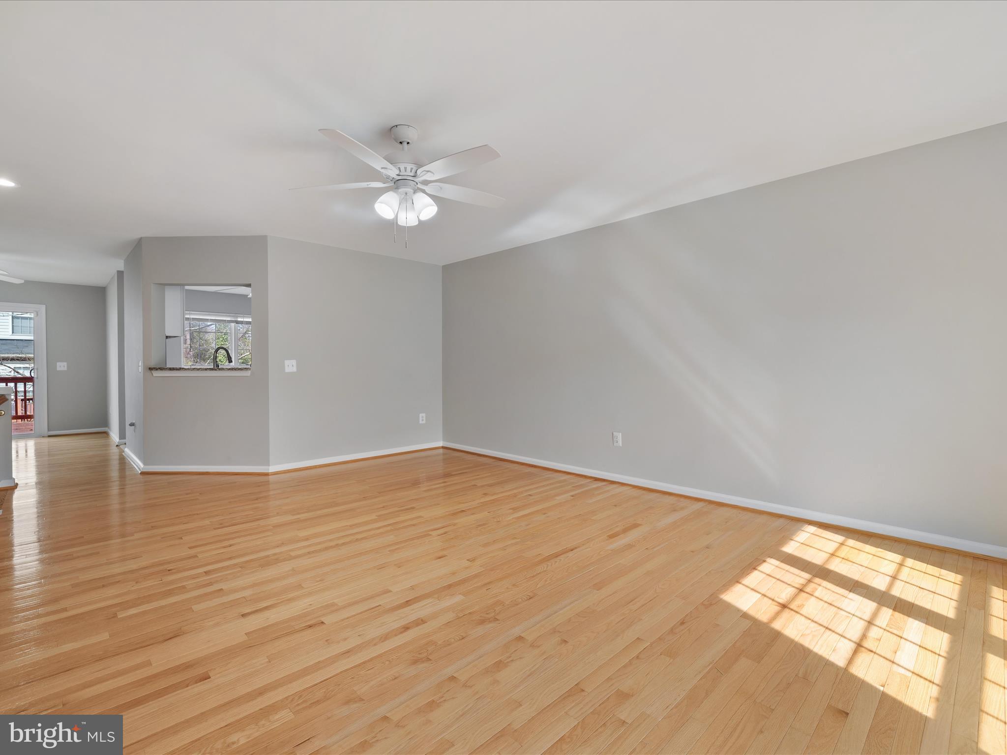 646 Howards Loop Annapolis, MD 21401 - Photo 6 of 32 Dining & Living Room
