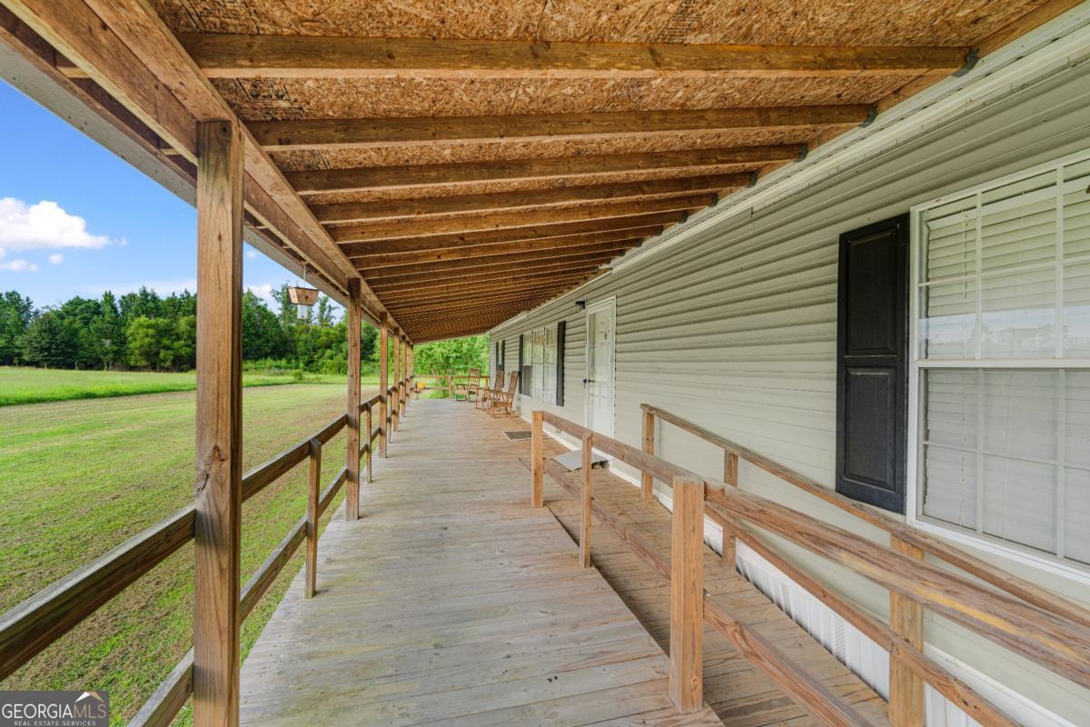 82 Harris Road Baxley, GA 31513 - Photo 4 of 23 a view of railway station with an outdoor space
