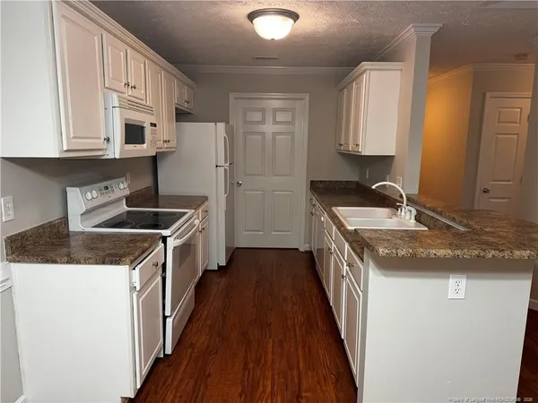 $1,250 | 1811 Balmoral Drive, Unit 203, Fayetteville, NC 28304