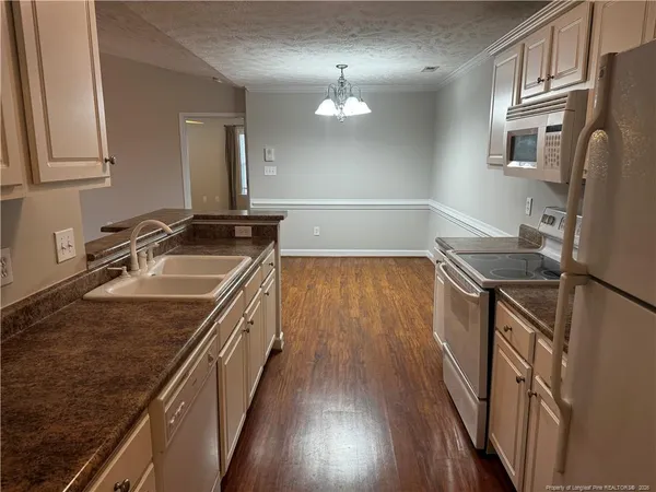 $1,250 | 1811 Balmoral Drive, Unit 203, Fayetteville, NC 28304