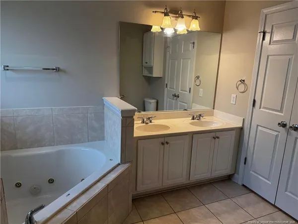 $1,250 | 1811 Balmoral Drive, Unit 203, Fayetteville, NC 28304