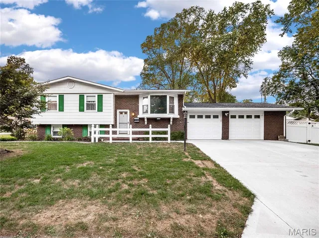 $240,000 | 1303 Princeton Drive, O'Fallon, IL 62269