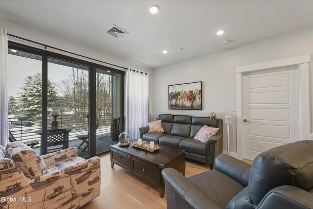 $3,000 | 116 West Avenue, Unit 305, Saratoga Springs, NY 12866