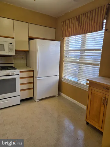 $2,350 | 908 B Sedgefield Drive, Mount Laurel, NJ 08054