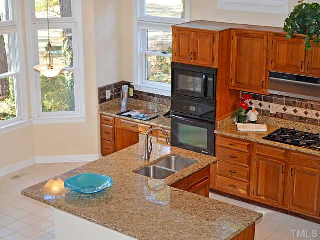 10013 Goodview Court Raleigh, NC 27613 - Photo 7 of 24 Kitchen