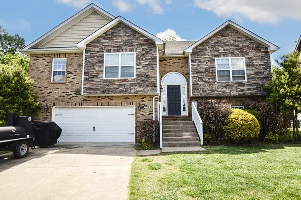 $2,200 | 3702 Wind Mill Court, Clarksville, TN 37040