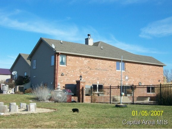 2997 Leach Road Rochester, IL 62563 - Photo 2 of 16