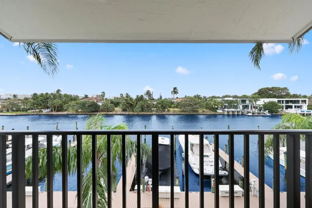 $875,000 | 240 Captains Walk, Unit 5140, Delray Beach, FL 33483