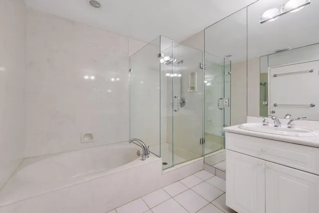 $875,000 | 240 Captains Walk, Unit 5140, Delray Beach, FL 33483