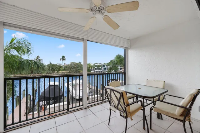 $875,000 | 240 Captains Walk, Unit 5140, Delray Beach, FL 33483
