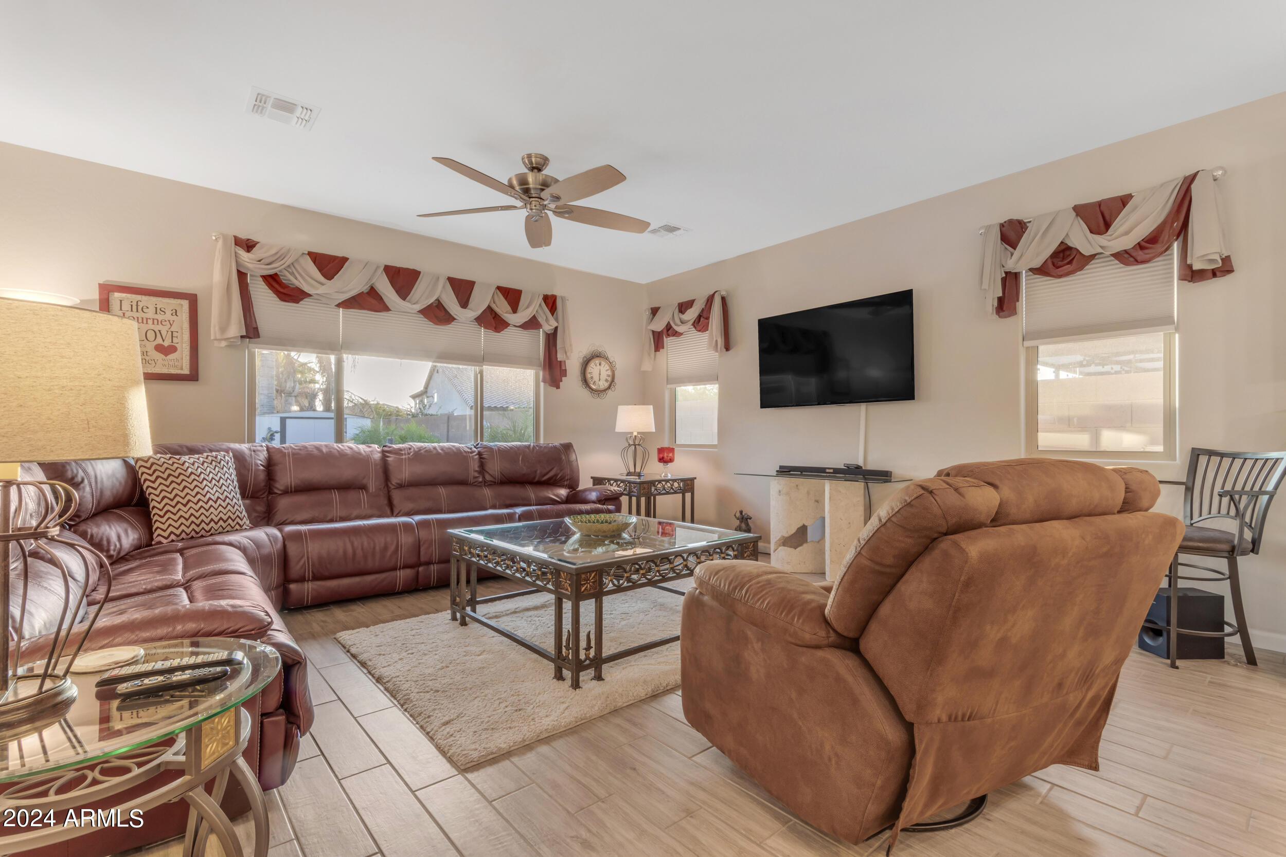 24098 Wheat Road Florence, AZ 85132 - Photo 19 of 60 Living Room