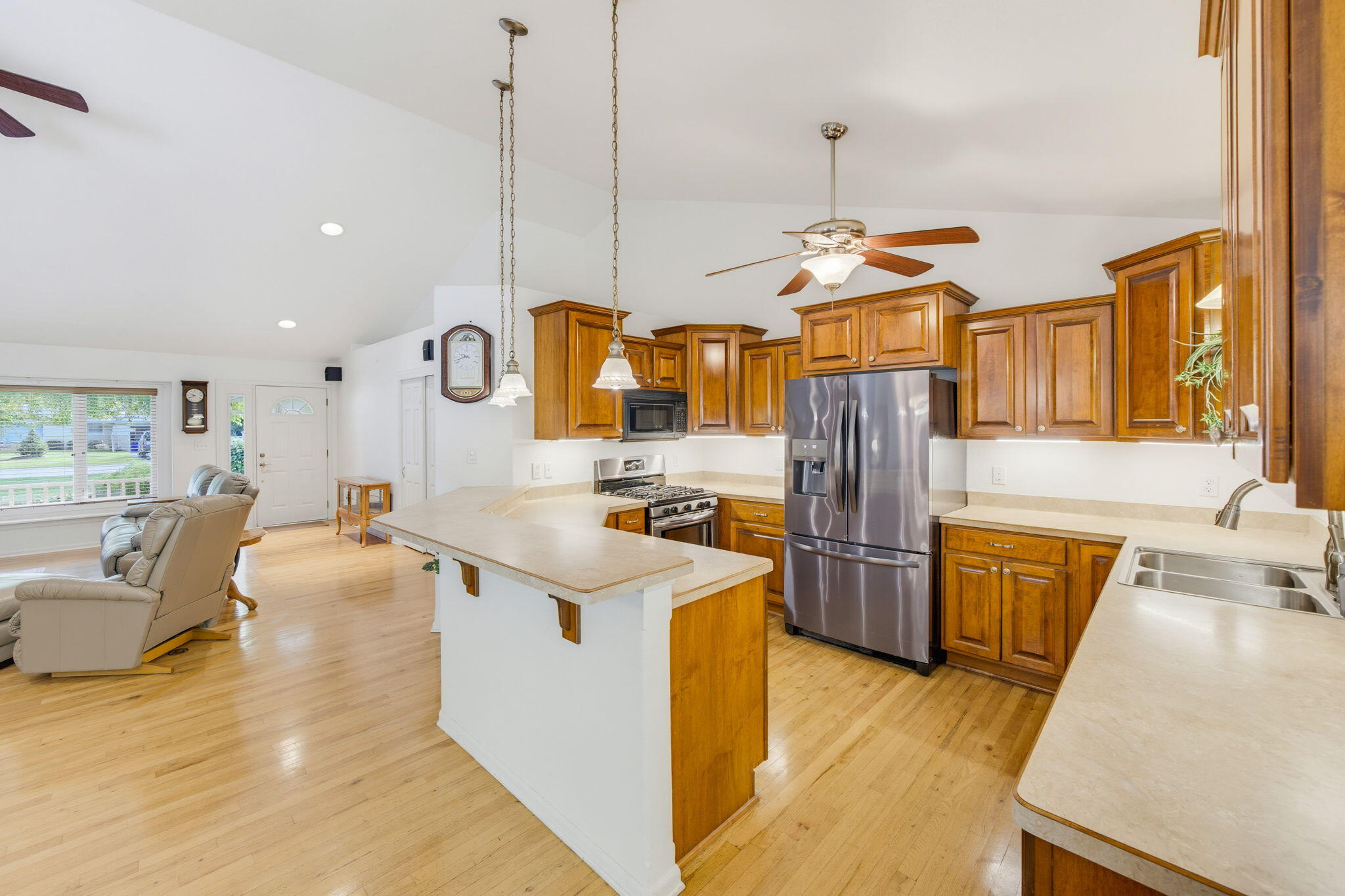 W152S7689 Mystic Drive Muskego, WI 53150 - Photo 12 of 35 Fridge/Kitchen
