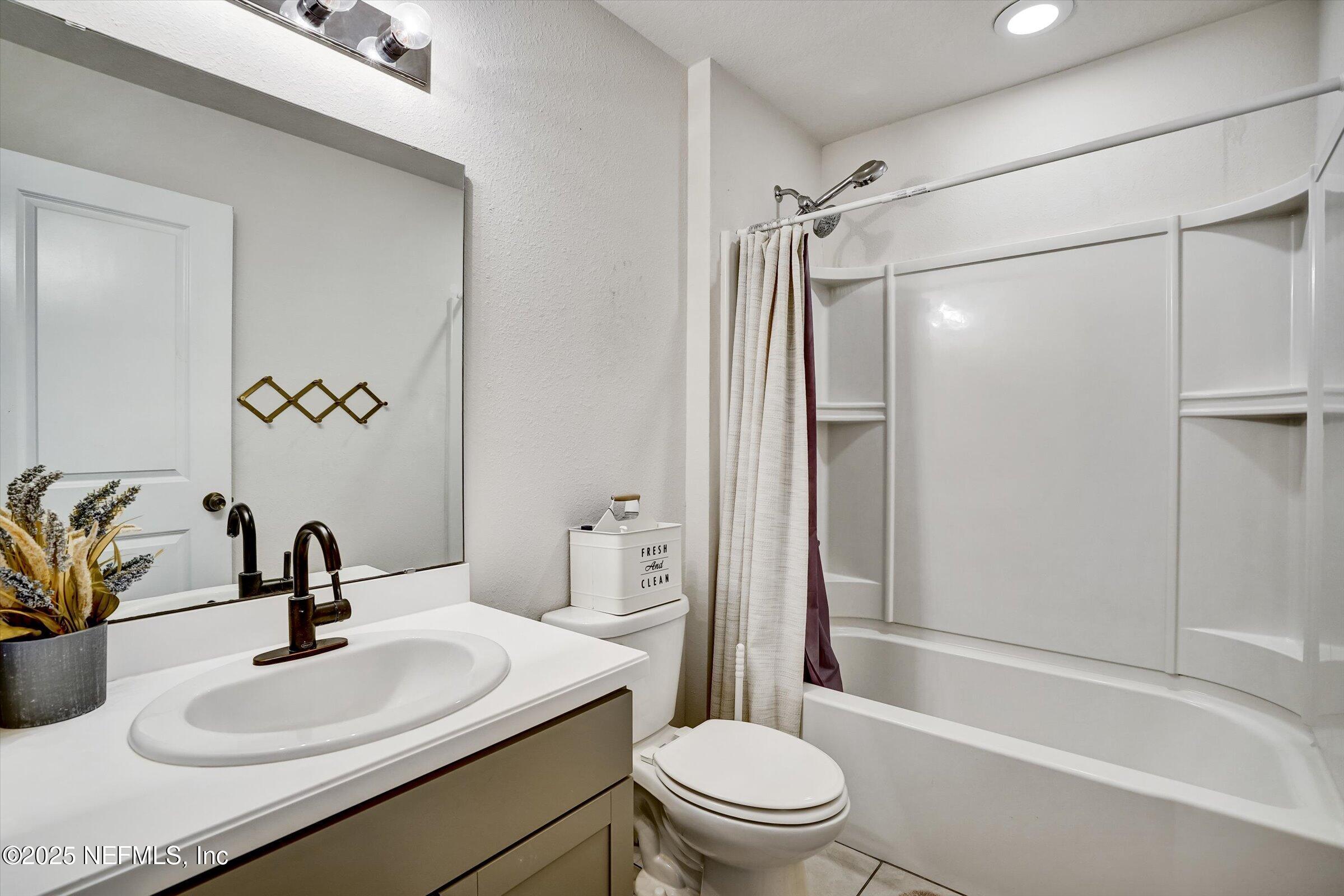 410 Downs Corner Road St. Augustine, FL 32092 - Photo 38 of 45 a bathroom with a sink toilet and shower