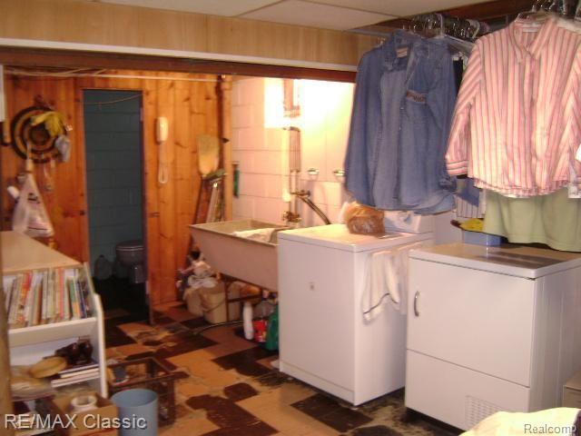 3655 Rockingham Road Royal Oak, MI 48073 - Photo 15 of 17 basement laundry