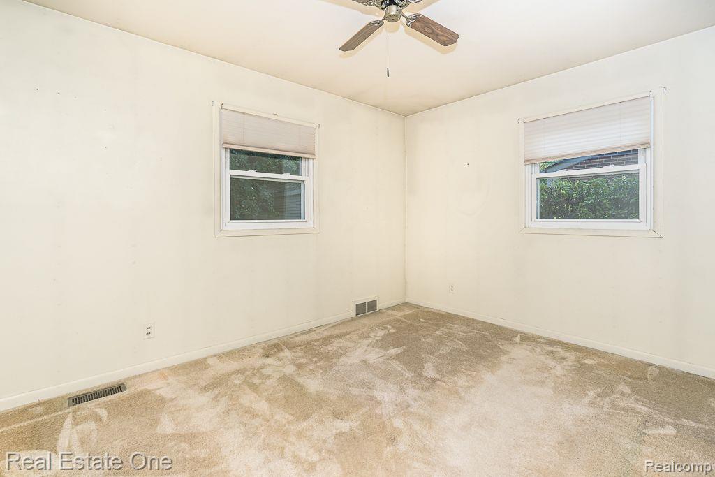 1366 Maple Drive Rochester, MI 48307 - Photo 15 of 34