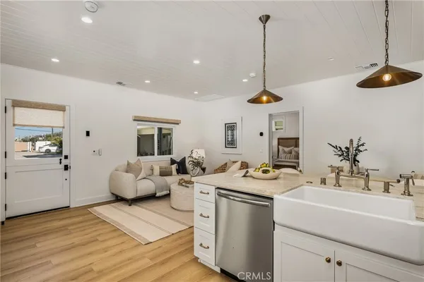 $4,000 | 2138 Orange Avenue, Unit C120, Costa Mesa, CA 92627