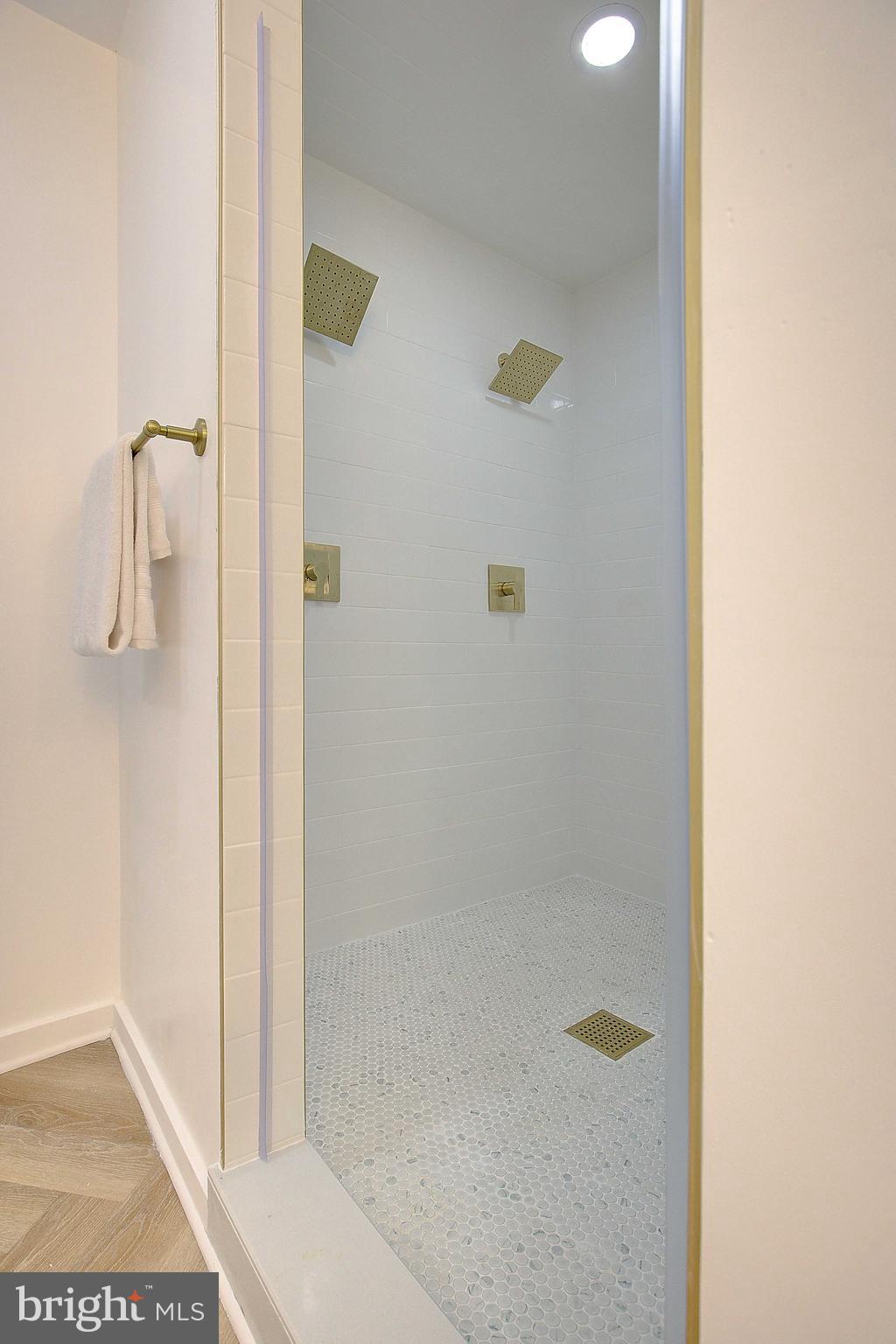 468 Riverview Drive Edgewater, MD 21037 - Photo 36 of 68 Large Shower with Double Heads