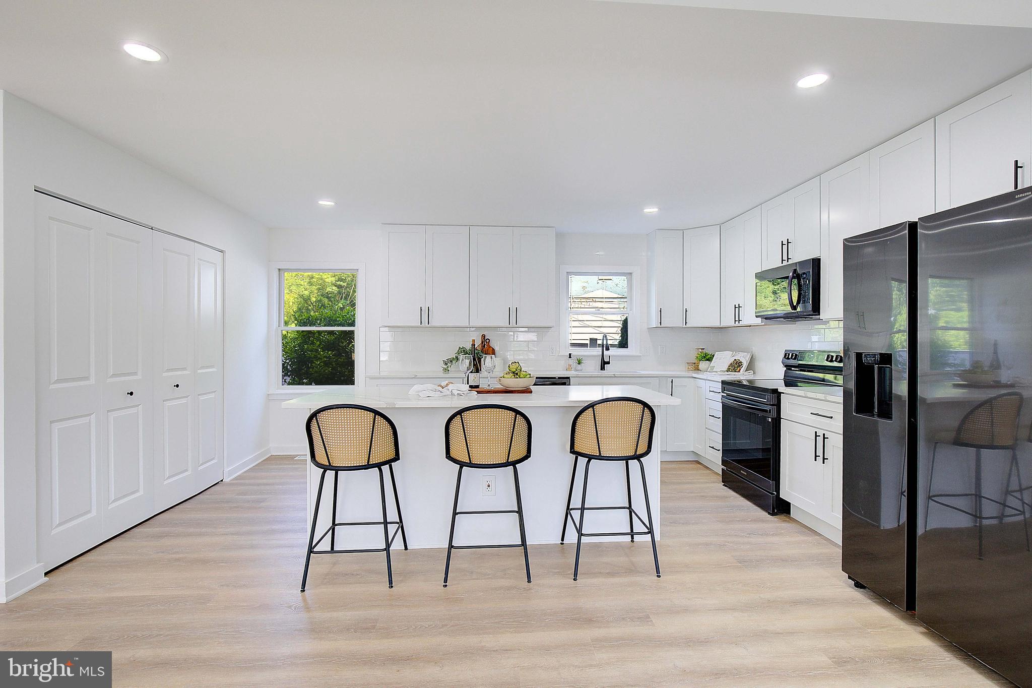 468 Riverview Drive Edgewater, MD 21037 - Photo 9 of 68 Island