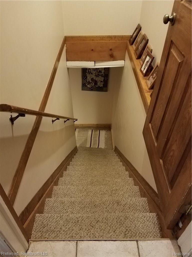 24489 Waltz Road New Boston, MI 48164 - Photo 33 of 49 bsmt stairs.jpg