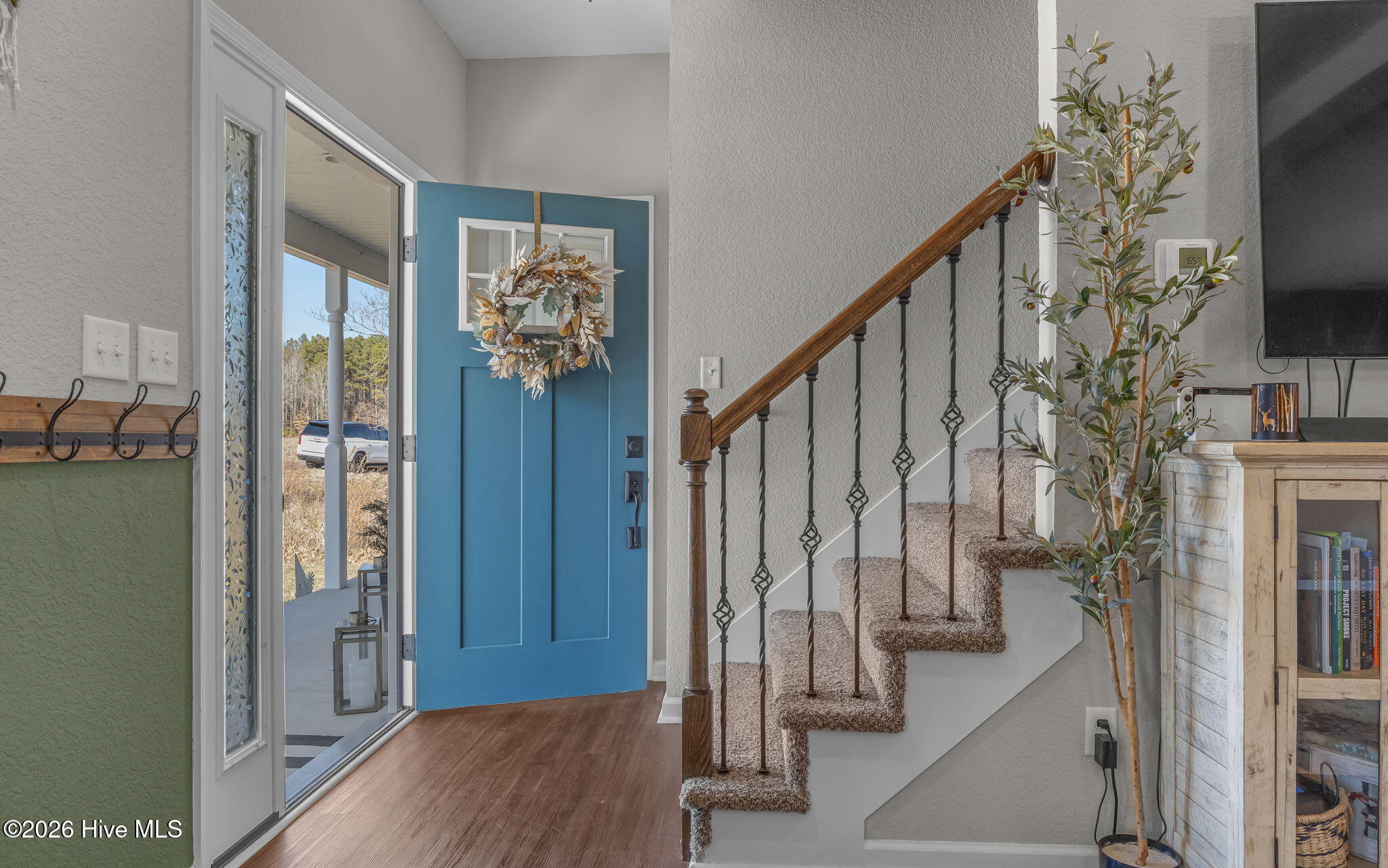 104 Creekmore Road Currituck, NC 27929 - Photo 3 of 33 Foyer