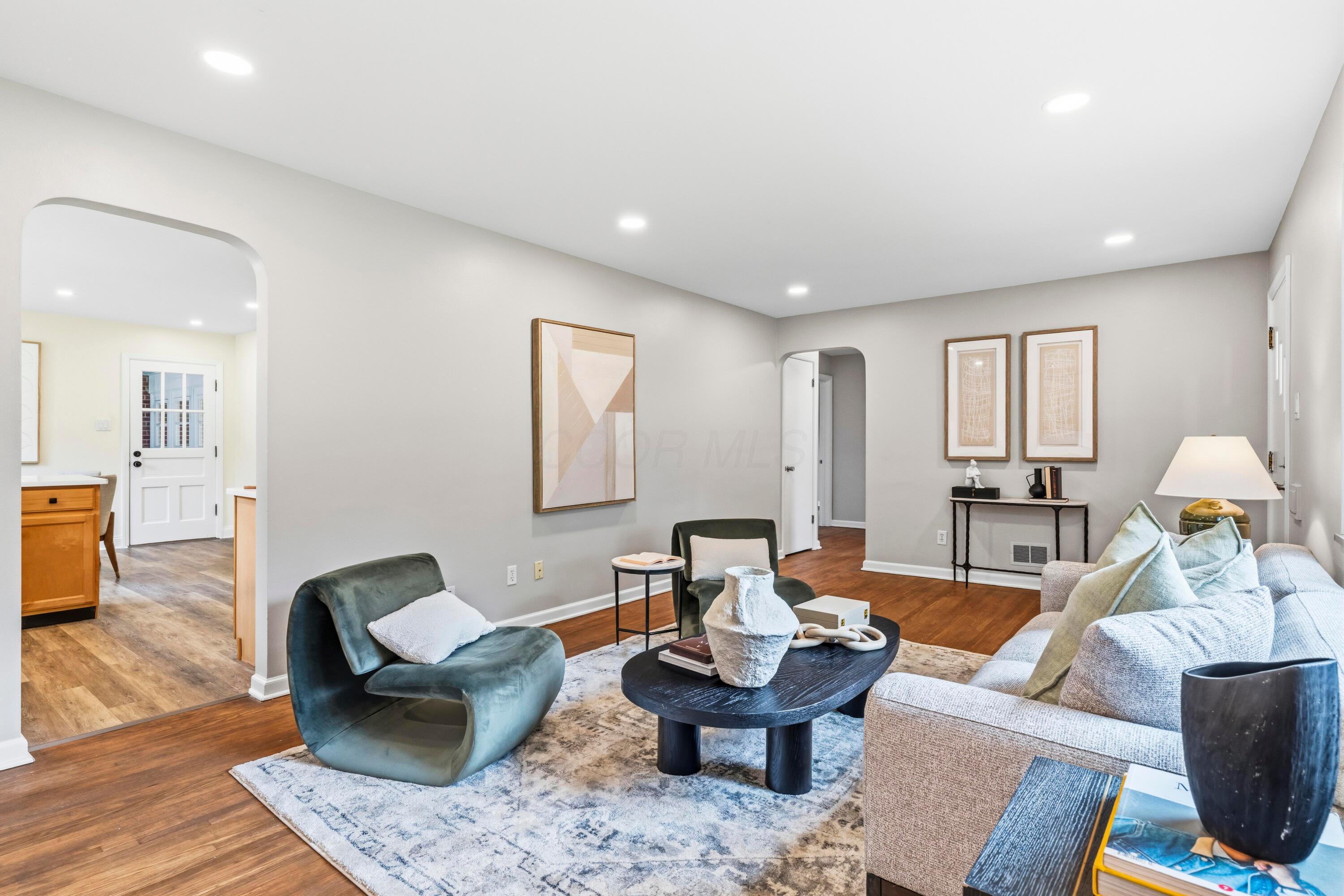 3213 Mountview Road Upper Arlington, OH 43221 - Photo 10 of 61 Living Room