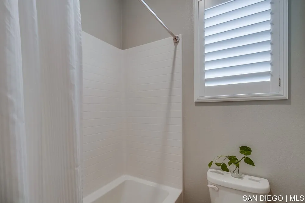 8532 Boulder Way Santee, CA 92071 - Photo 30 of 54 a bath tub sitting next to a window