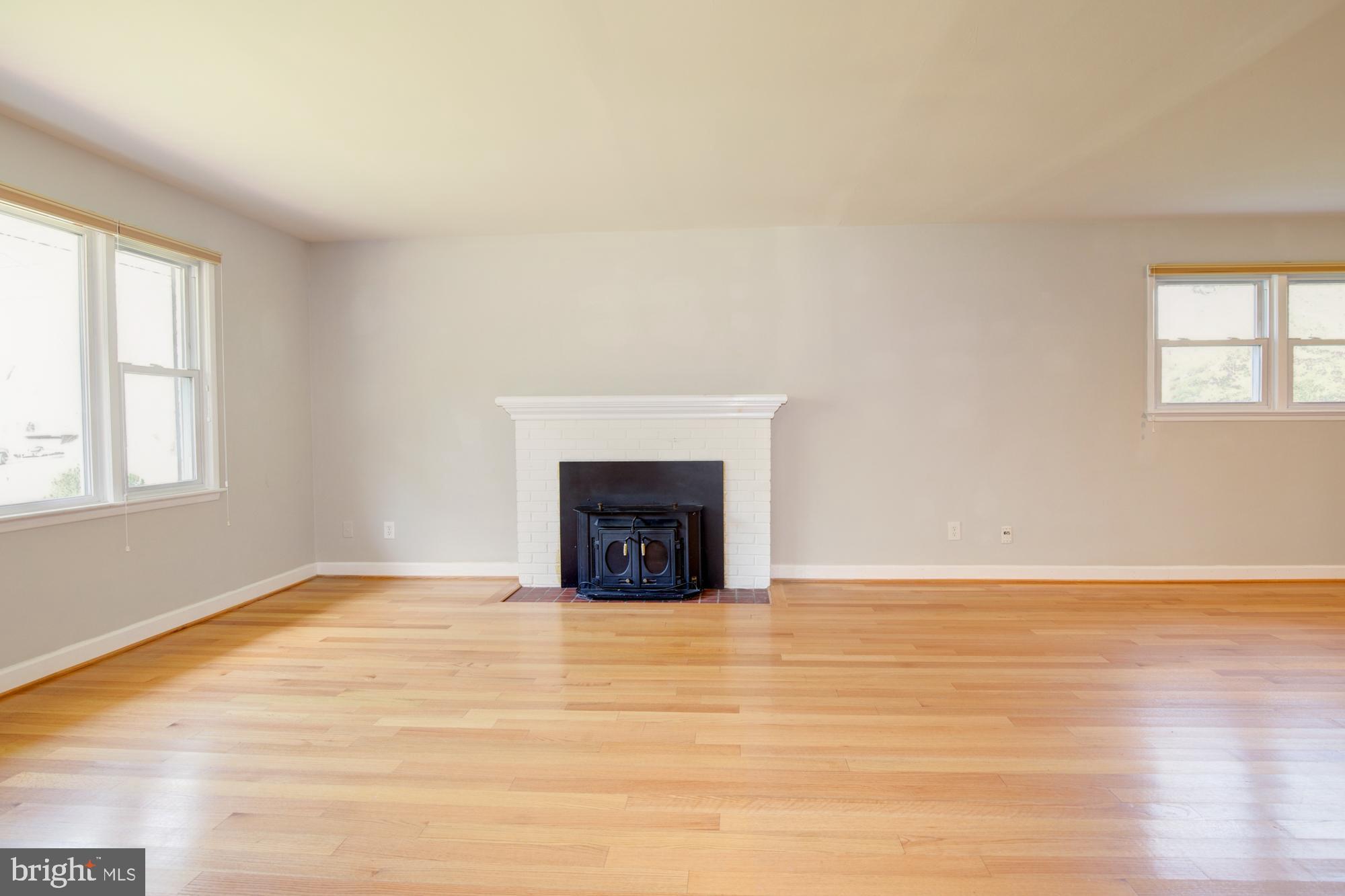 7414 Grace Street Springfield, VA 22150 - Photo 4 of 31 Gallery Image 4