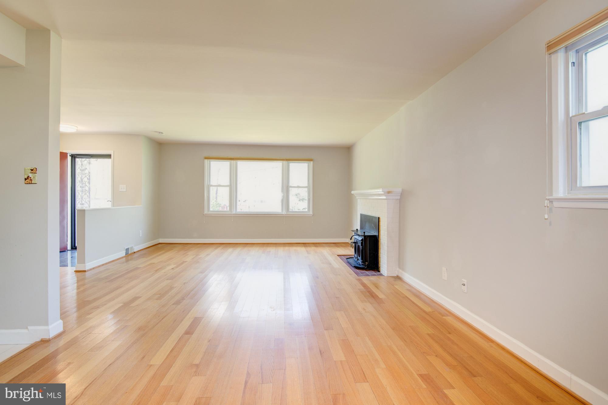 7414 Grace Street Springfield, VA 22150 - Photo 5 of 31 Gallery Image 5