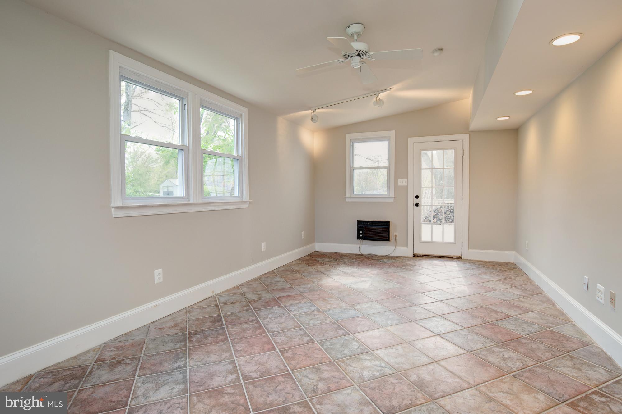 7414 Grace Street Springfield, VA 22150 - Photo 8 of 31 Gallery Image 8