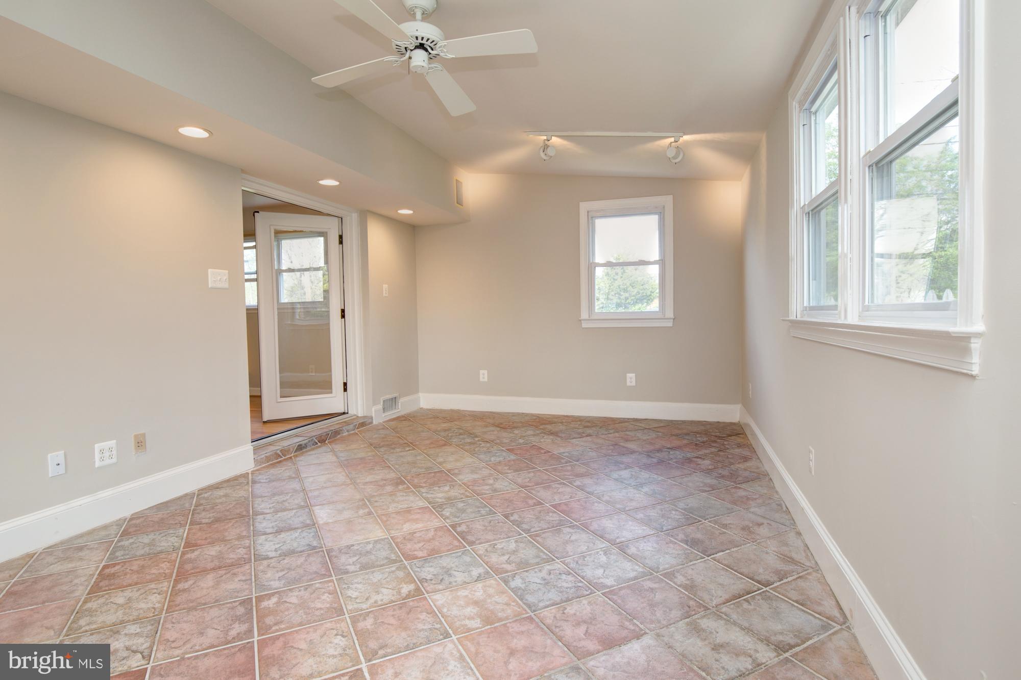 7414 Grace Street Springfield, VA 22150 - Photo 9 of 31 Gallery Image 9