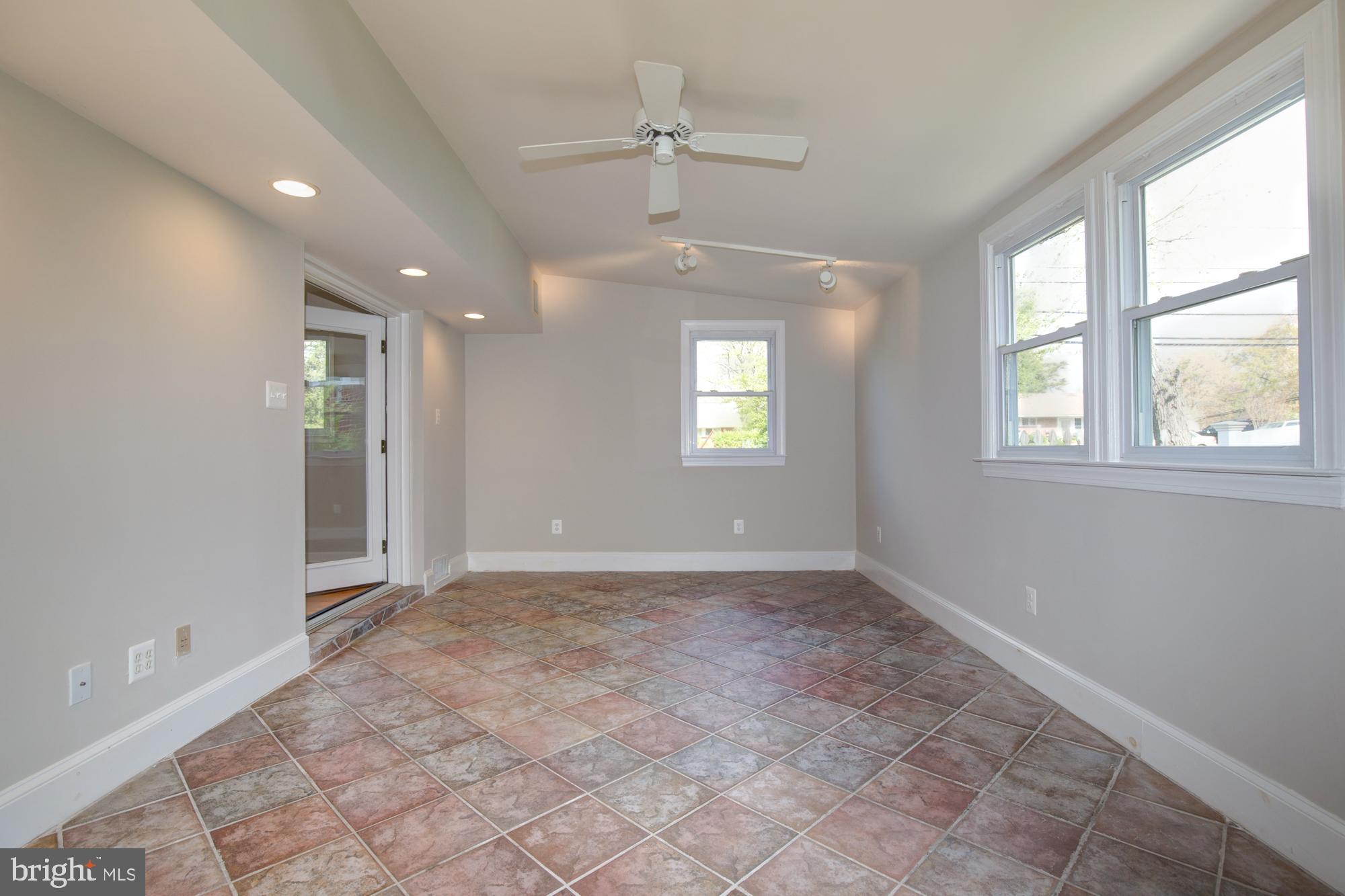 7414 Grace Street Springfield, VA 22150 - Photo 10 of 31 Gallery Image 10