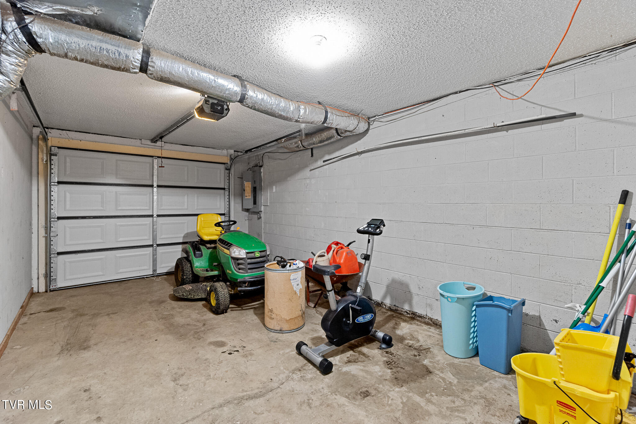 132 Fleetridge Road Telford, TN 37690 - Photo 23 of 34 Garage