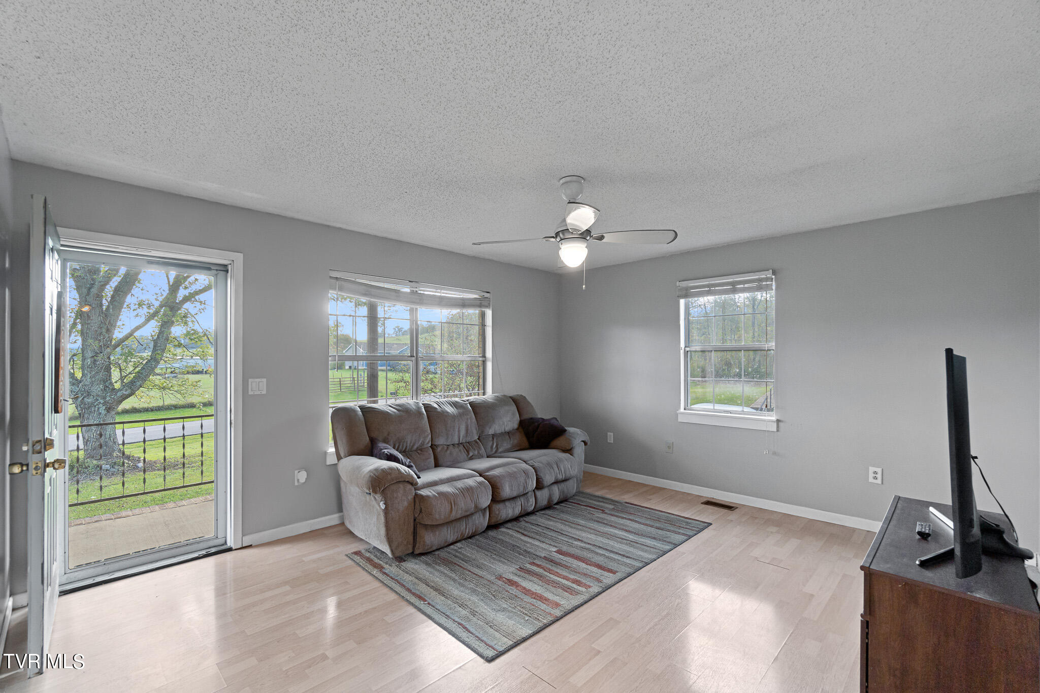 132 Fleetridge Road Telford, TN 37690 - Photo 5 of 34 Family Room